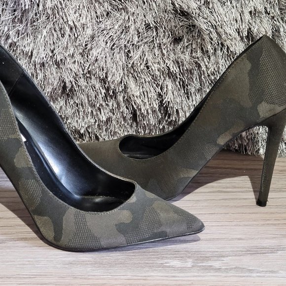 PRICE DROP! Steve Madden Adela Green Camoflouge Heel Pump Sz 7 - Picture 2 of 5